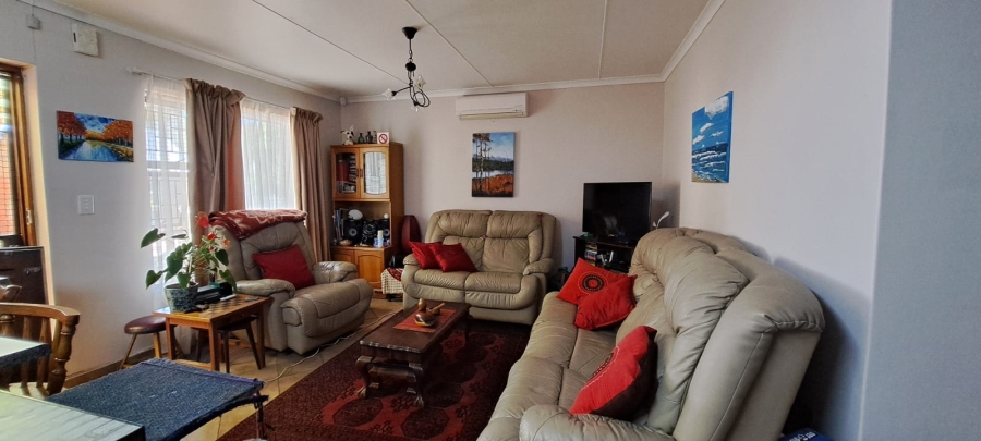 3 Bedroom Property for Sale in Heiderand Western Cape